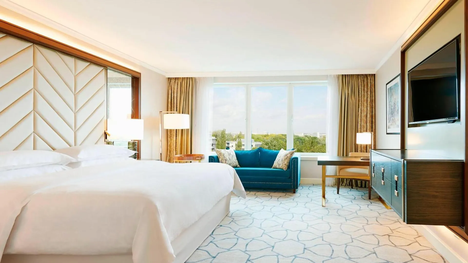 Sheraton Grand Varsó Szálloda